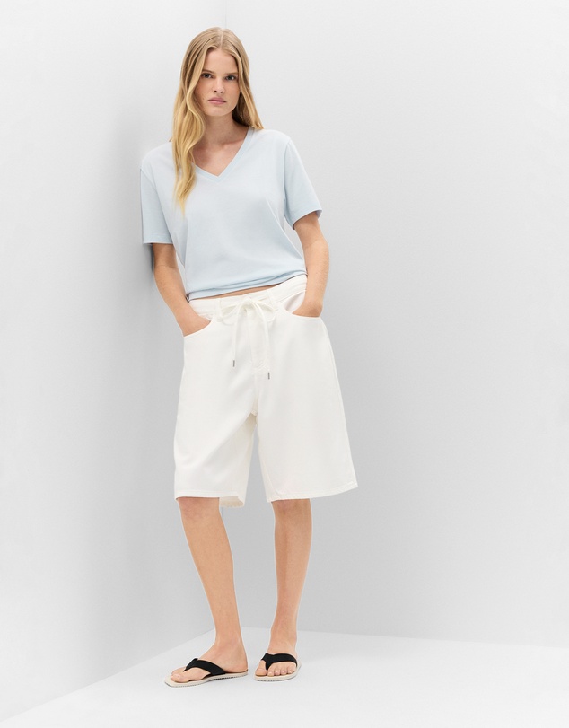 UNISON - The Classic V Neck Tee