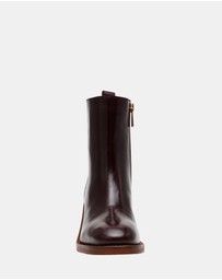 Steve Madden - Slender Brown Leather Boots