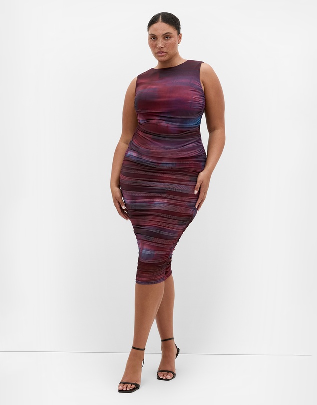 City Chic - Plus size Olivia Ruched Midi Skirt - berry