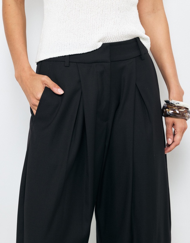 AERE - Tailored Barrel Leg Trousers