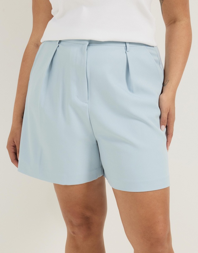 Atmos&Here Curvy - Clara Pleated Tailored Long-Line Shorts