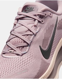 Nike - Vomero 18 - Women's