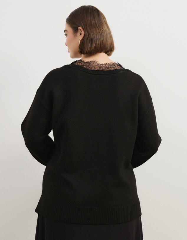 Atmos&Here Curvy - Teo V Neck Knit Jumper With Lace Trim
