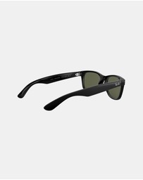 Ray-Ban - New Wayfarer Classic Polarised RB2132
