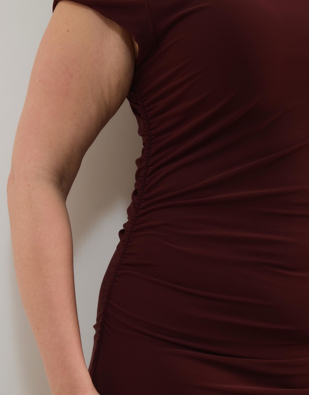 Atmos&Here Curvy - Ruby Mesh Midi Dress With Cap Sleeves