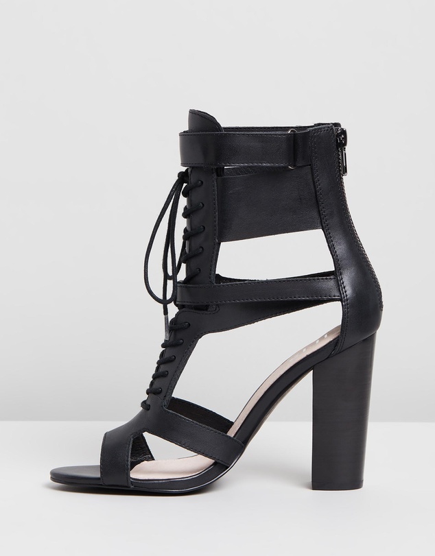 IRIS Footwear - Robin