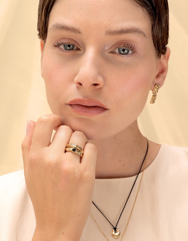 Elli Jewelry - Molten Texture Gemstone Ring Set in Gold-Plated 925 Silver