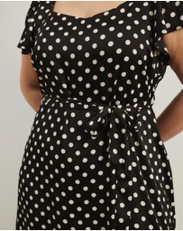 Atmos&Here Curvy - Florence Flutter Sleeve Maxi Dress