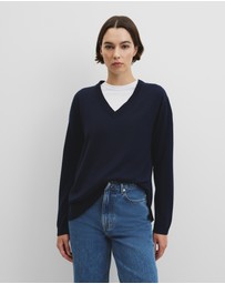 Country Road - Lightweight Merino Wool V-neck Knit