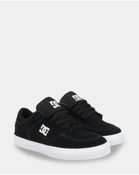 DC Shoes - Boys 8 to 16 Onyx Skate Shoes