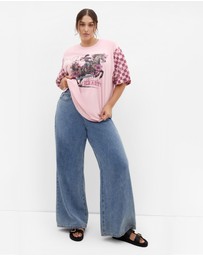 City Chic - Plus size Wrangling Hearts Oversized Tee - pink