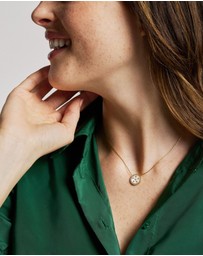 Fossil - JEWELRY Classic Mother-of-Pearl Gold-Tone Pendant Necklace