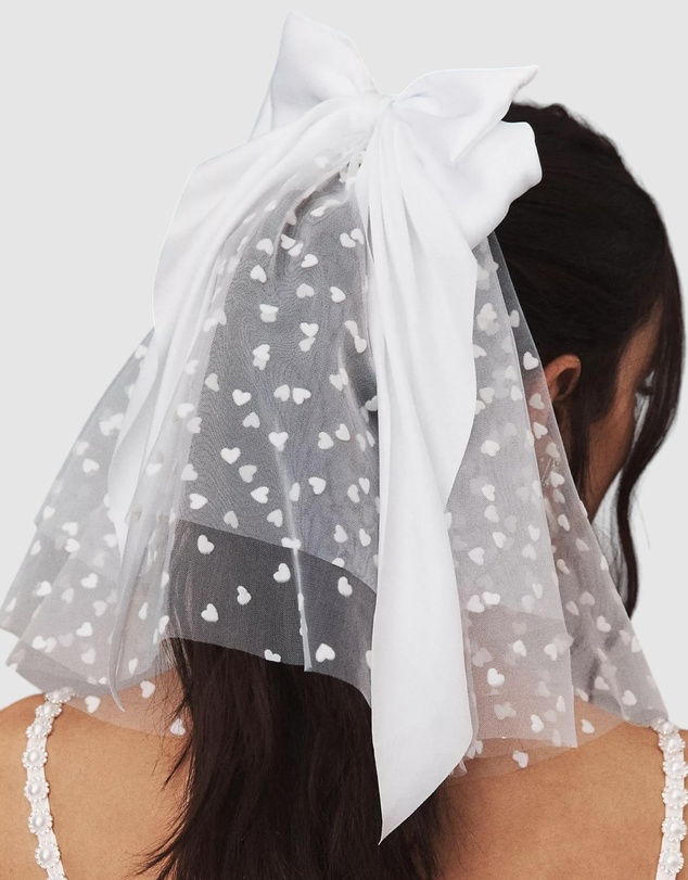 High Heel Jungle - Heart Bow Veil