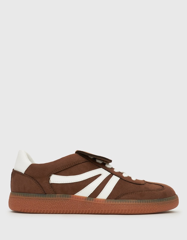 Betts - Wider Fit Butterscotch Low-Top Lace-Up Sneakers