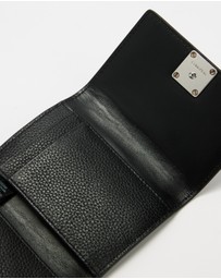Calvin Klein - Emblem HW Pebble Trifold W/ Zip
