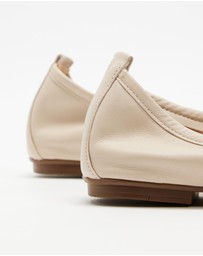 Nina Armando - Madeline Ballet Flats