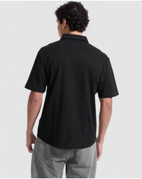 GUESS - GUESS JEANS Short Sleeve Regular Button Front Tee