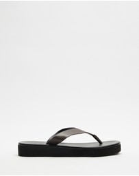 Atmos&Here - Tia Contrast Strap Leather Platform Thongs
