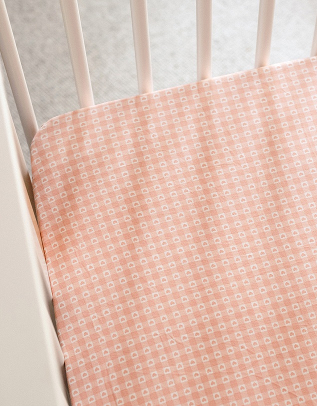 Kynd Baby - Fitted Cot Sheet in Heart Gingham