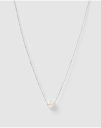 Izoa - Delicate Freshwater Pearl Necklace