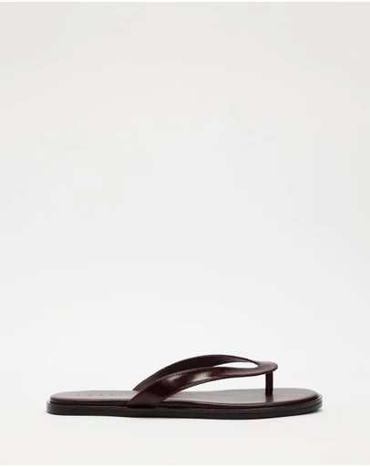 AERE - Round Toe Leather Thongs