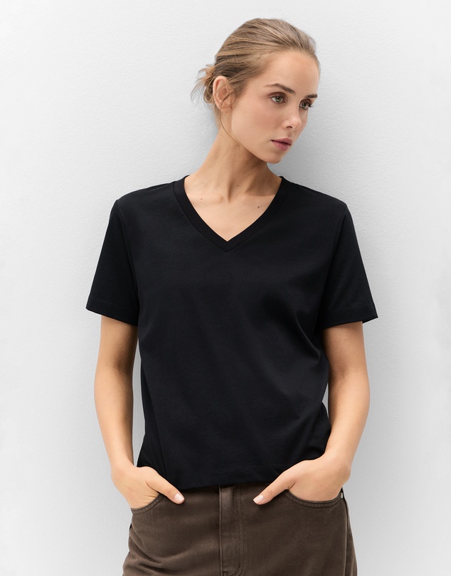 UNISON - The Classic V Neck Tee