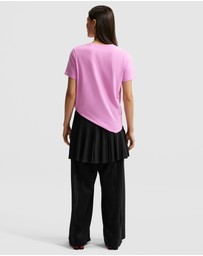 Nike - Sportswear Club Essentials T-Shirt
