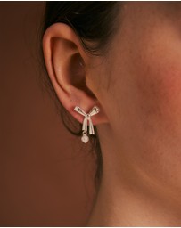 Karen Walker - Pearl Bow Studs
