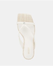 GUESS - Dallena Kitten Heels