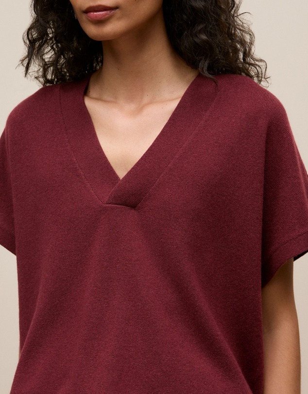 Trenery - Merino Cashmere Relaxed V Neck Knit in Auburn