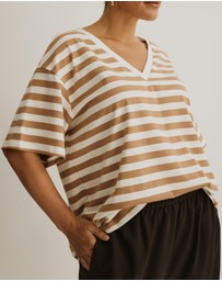 Atmos&Here Curvy - Jessica Striped V-Neck Relaxed Tee