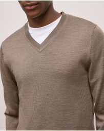 Trenery - Merino V Neck in Cocoa