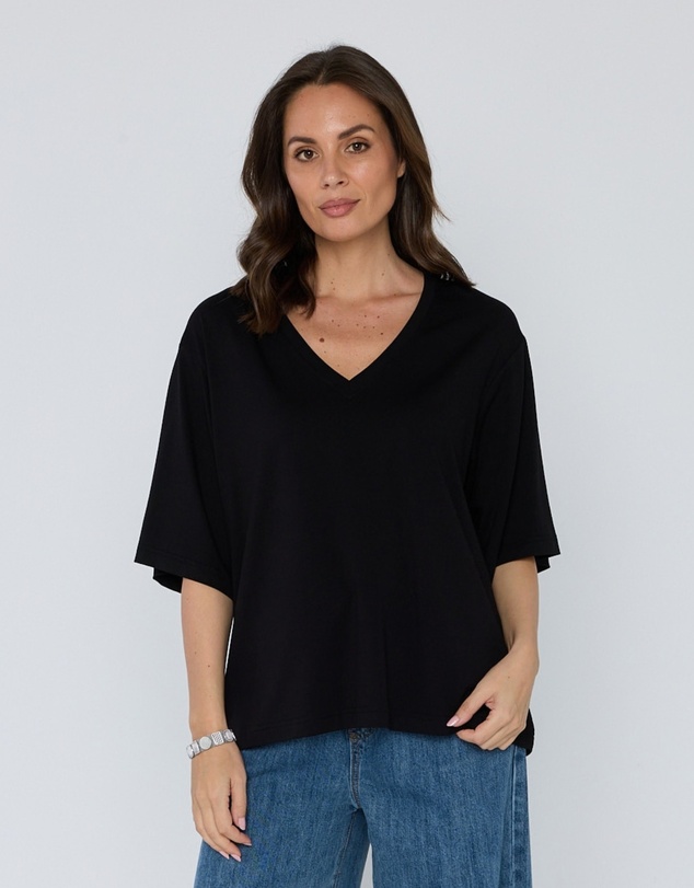 ALEXANDRA - Baltis V-Neck T-Shirt Black