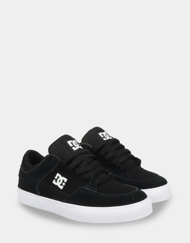 DC Shoes - Boys 8 to 16 Onyx Skate Shoes