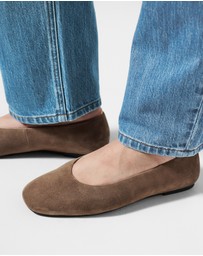 Commonry - Aspen Suede Ballet Flat