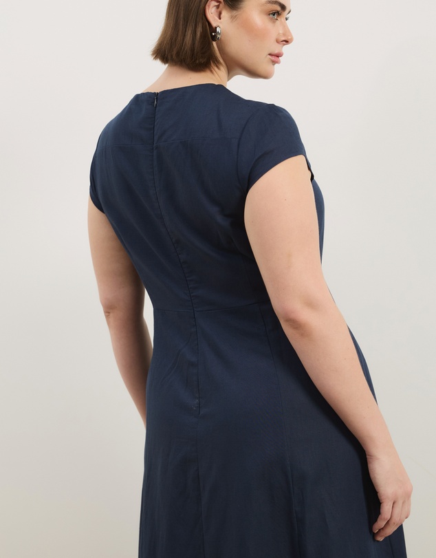 Atmos&Here Curvy - Lorry Keyhole Linen Blend Maxi Dress