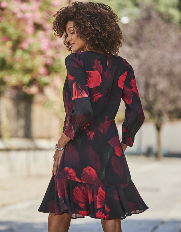Sosandar - Floral Print Ruched Detail Fit & Flare Dress