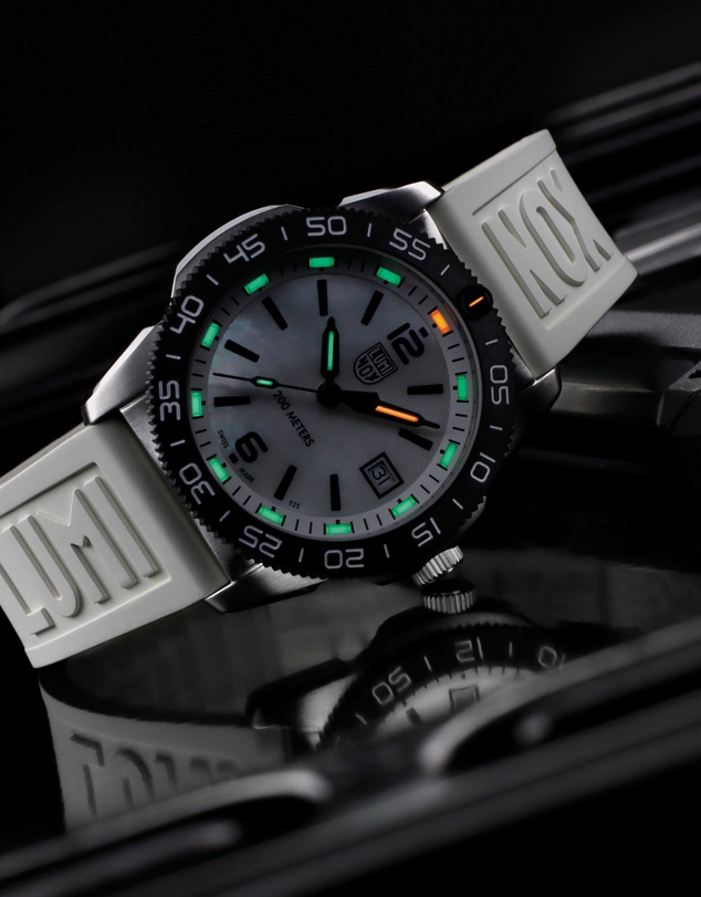 Luminox - Luminox Pacific Diver Ripple Diver Watch