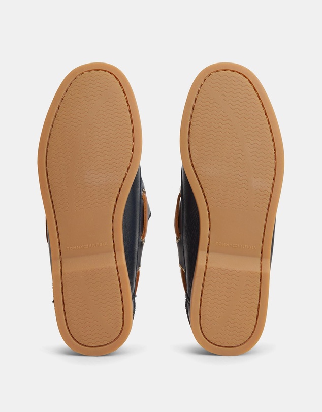 Tommy Hilfiger - Bay Flag Core Leather Boat Shoes - Women's