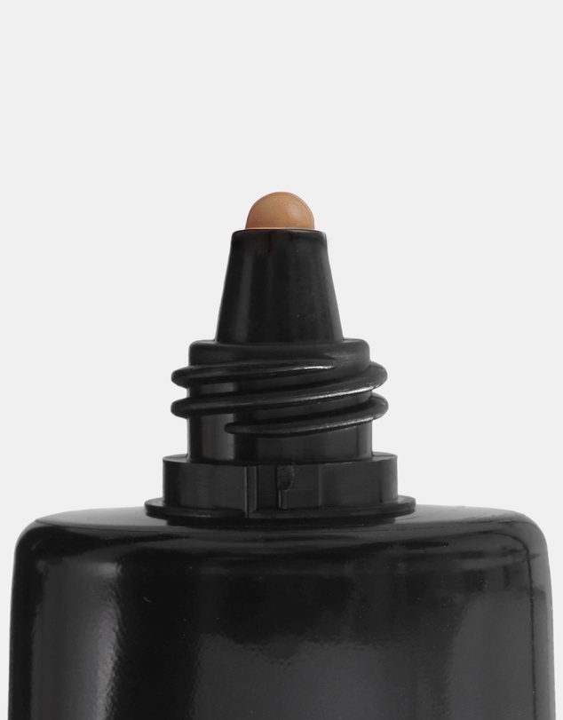 Napoleon Perdis - Stroke of Genius Liquid Cashmere Foundation SPF30 Look 2