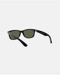 Ray-Ban - New Wayfarer Classic Polarised RB2132