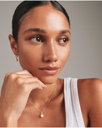 Michael Hill - Pendant with Cultured Freshwater Pearl in 10kt Yellow Gold