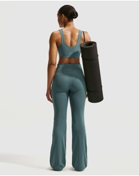 Nike - Zenvy High-Waisted Flared Leggings