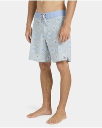 Billabong - Mens Good Times Pro Performance 17.5