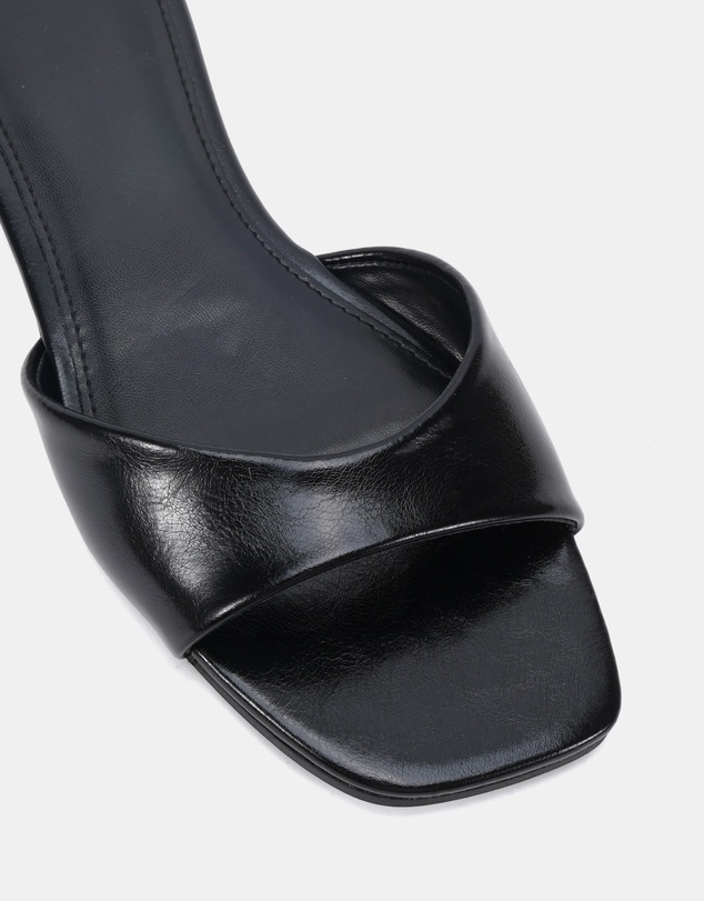 Novo - Slick Sandals