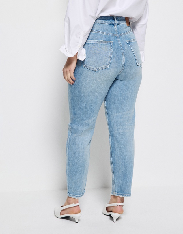 Commonry - The High Rise Crop Girlfriend Jean