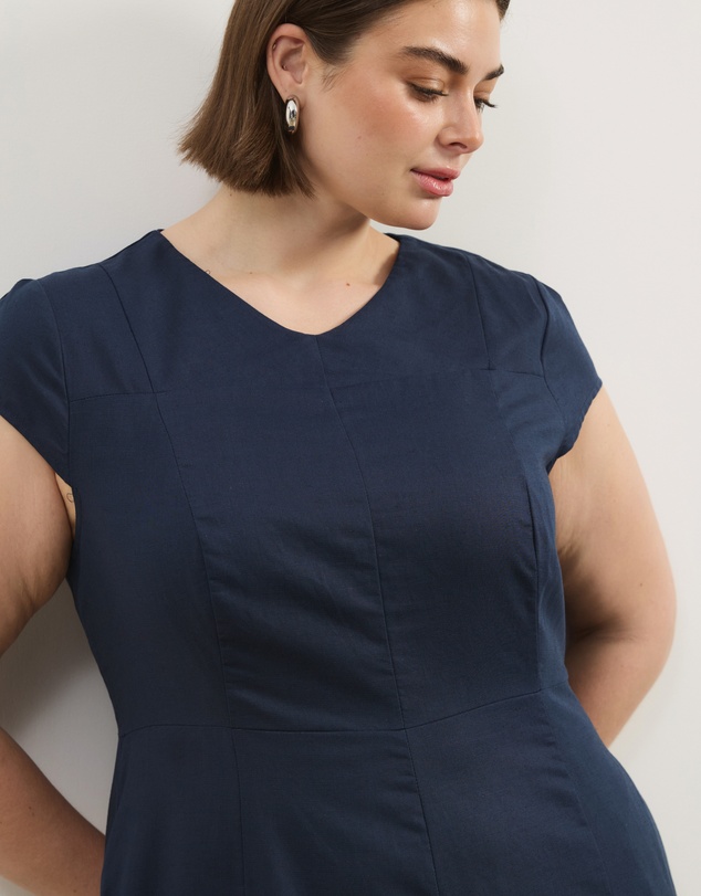 Atmos&Here Curvy - Lorry Keyhole Linen Blend Maxi Dress