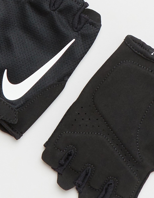 Nike - Gym Essential FG Gloves