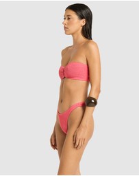 Bond-Eye Swimwear - Scene Brief