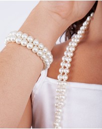 Lovisa - Long Strand Pearl Bracelet Necklace Set